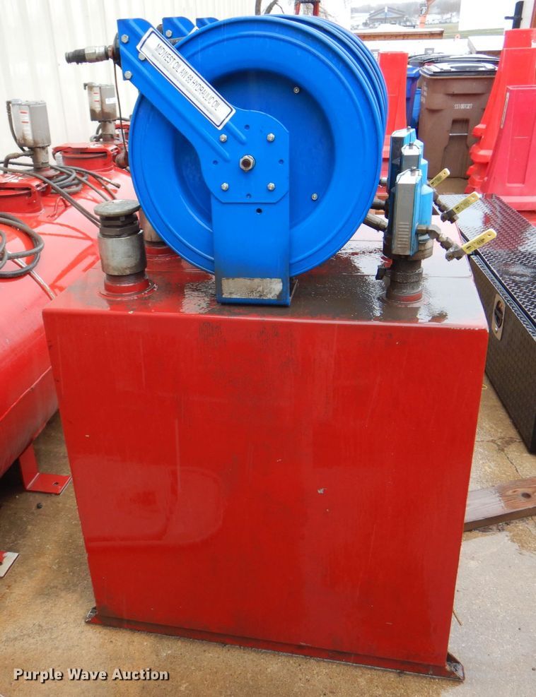 image for item II9927 JBC  oil tank