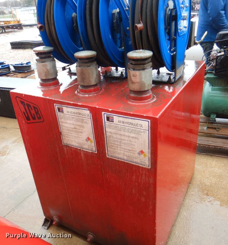 image for item II9927 JBC  oil tank