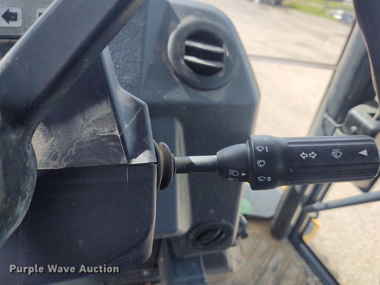 image for item IK9318 2018 John Deere 410L  backhoe