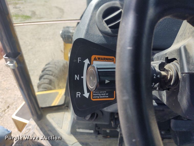 image for item IK9318 2018 John Deere 410L  backhoe