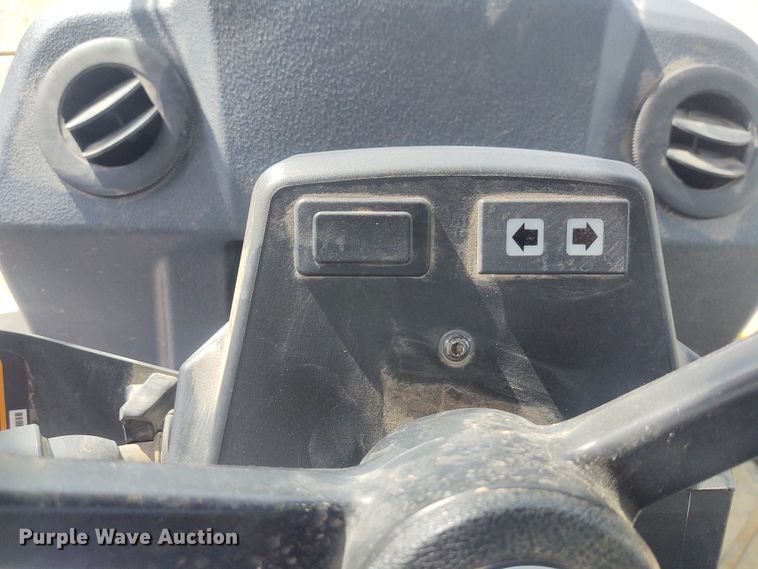 image for item IK9318 2018 John Deere 410L  backhoe