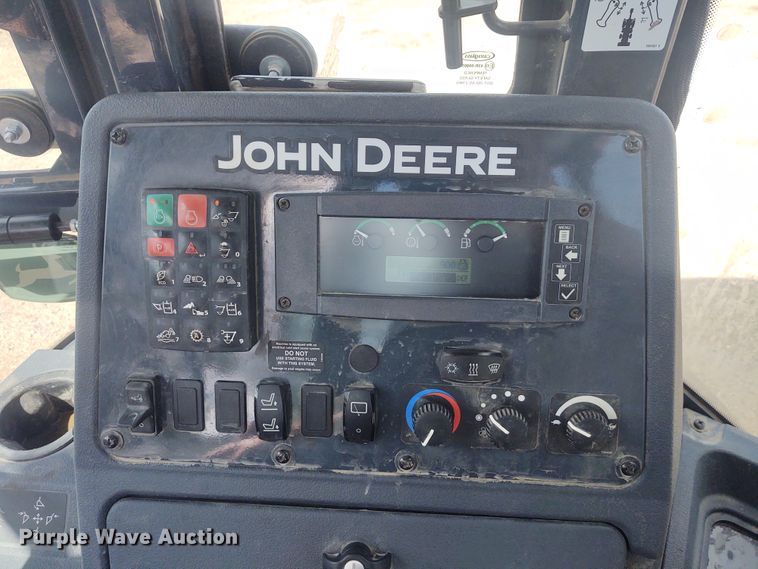 image for item IK9318 2018 John Deere 410L  backhoe