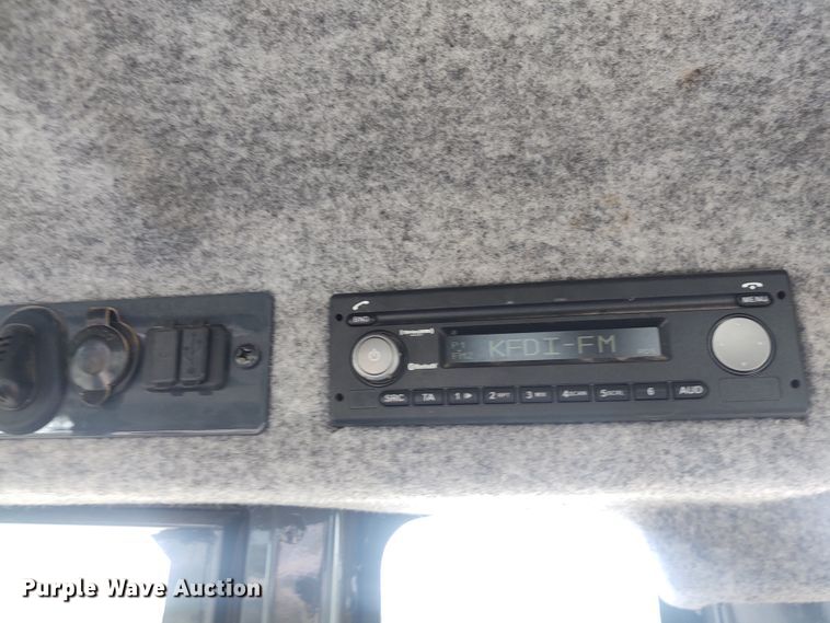 image for item IK9318 2018 John Deere 410L  backhoe