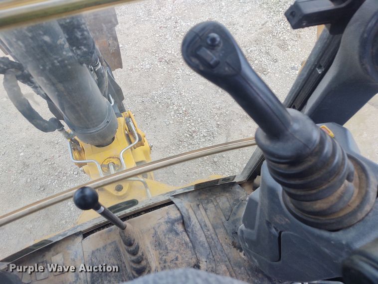 image for item IK9318 2018 John Deere 410L  backhoe