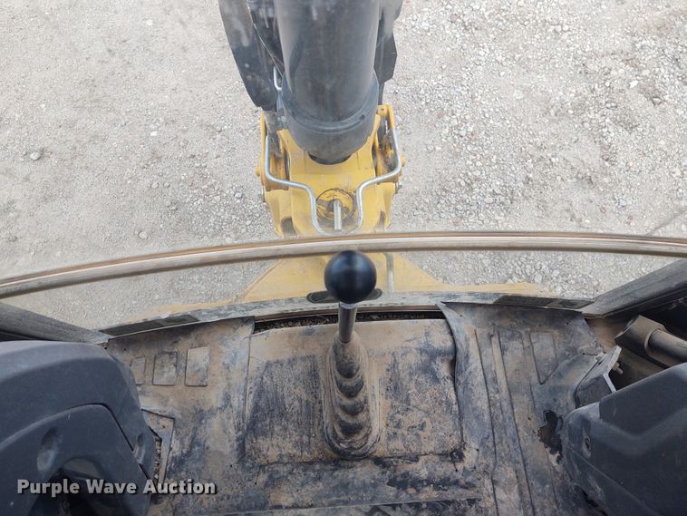 image for item IK9318 2018 John Deere 410L  backhoe