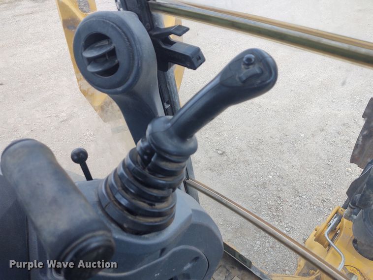 image for item IK9318 2018 John Deere 410L  backhoe