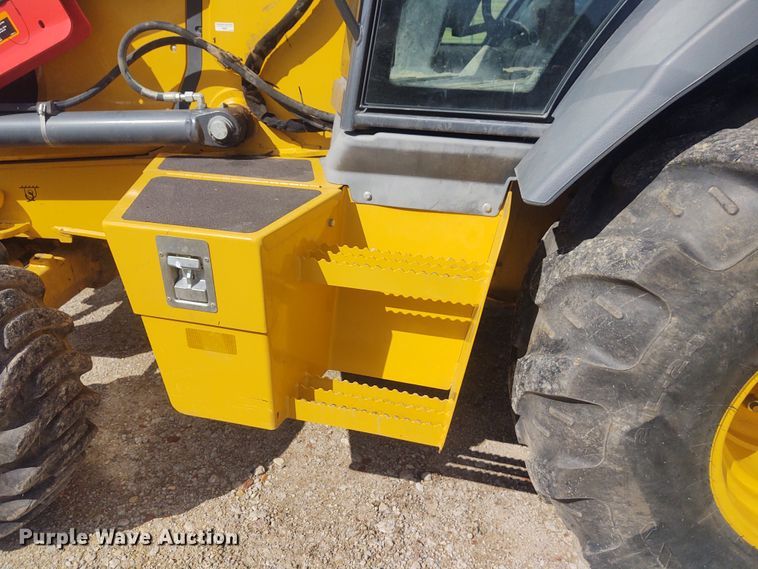 image for item IK9318 2018 John Deere 410L  backhoe