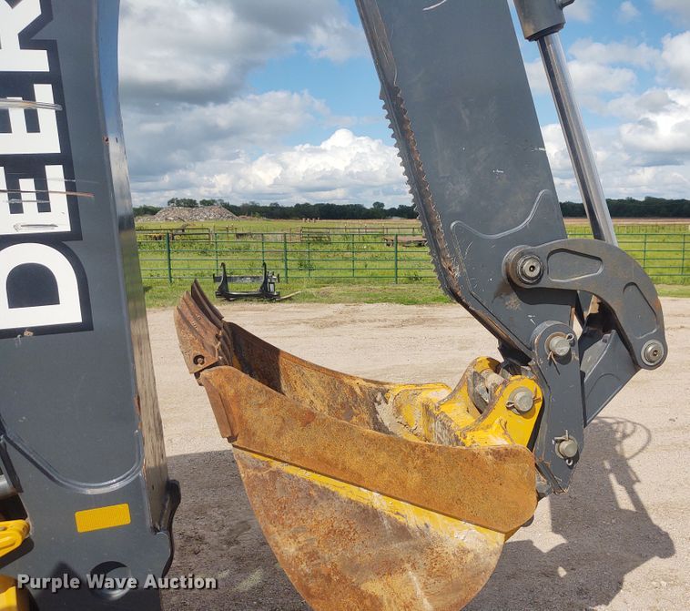 image for item IK9318 2018 John Deere 410L  backhoe