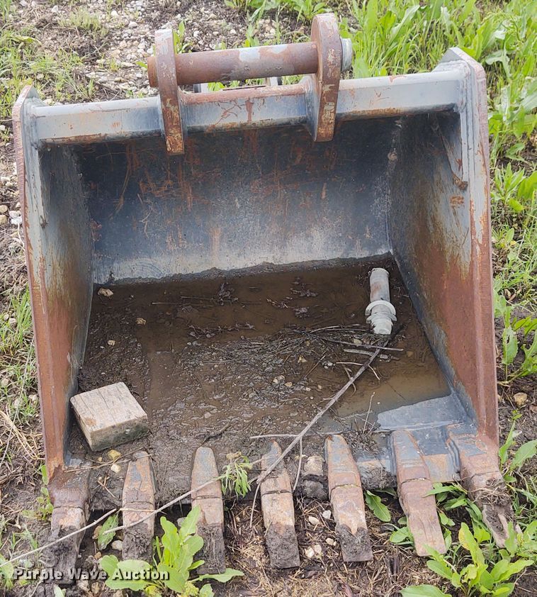 image for item IK9323 36"W backhoe bucket