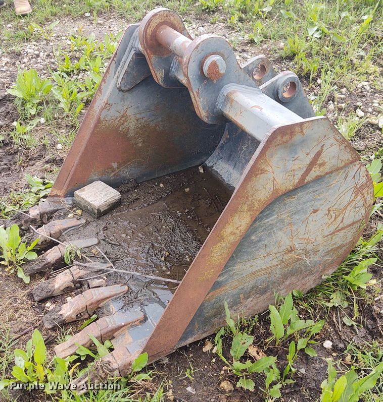 image for item IK9323 36"W backhoe bucket