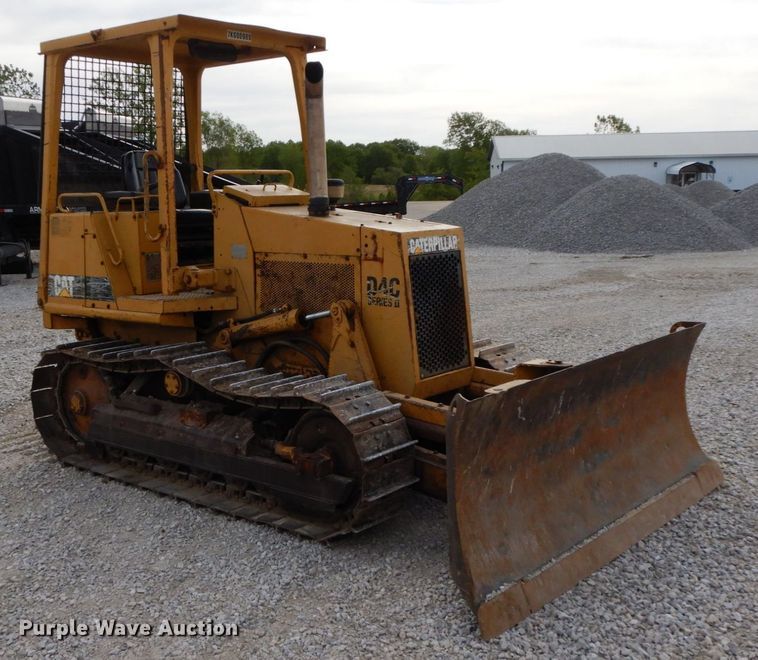 image for item IL9368 1993 Caterpillar D4C  Series II dozer