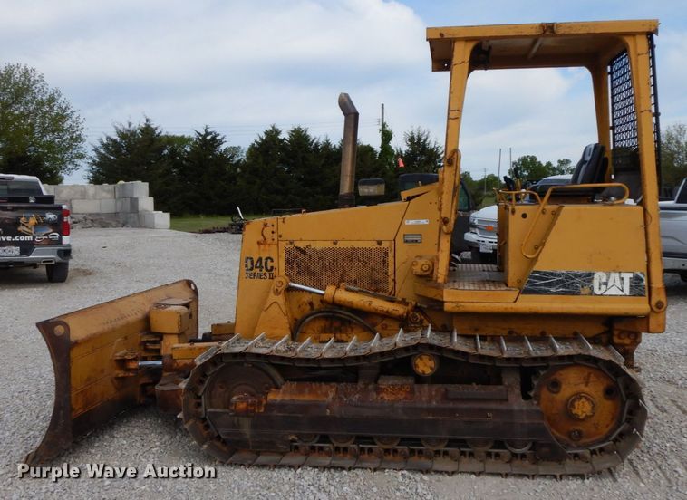 image for item IL9368 1993 Caterpillar D4C  Series II dozer