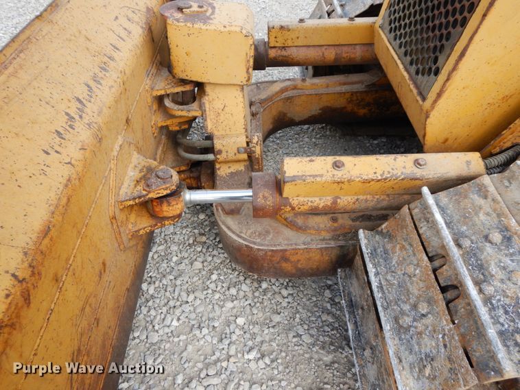 image for item IL9368 1993 Caterpillar D4C  Series II dozer