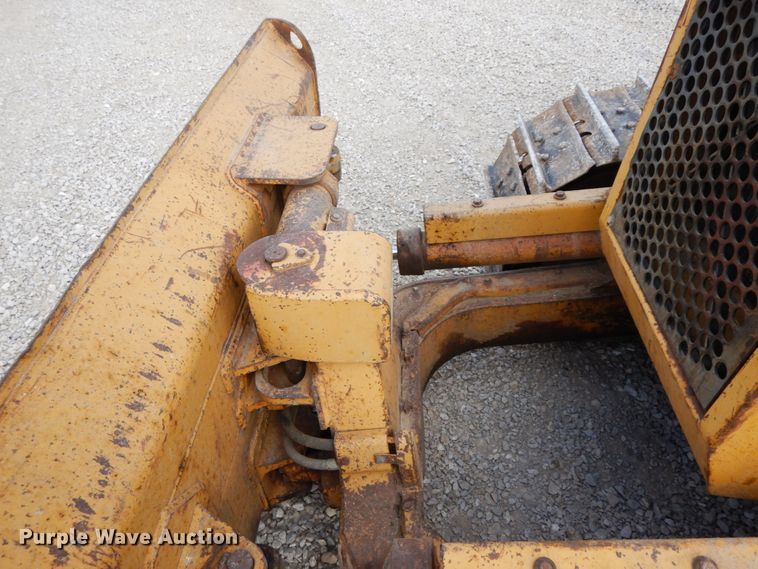 image for item IL9368 1993 Caterpillar D4C  Series II dozer