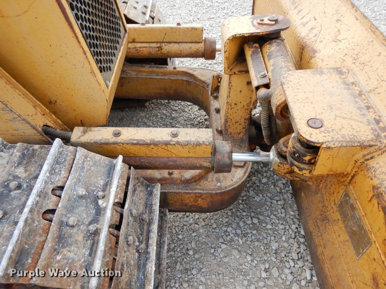 image for item IL9368 1993 Caterpillar D4C  Series II dozer