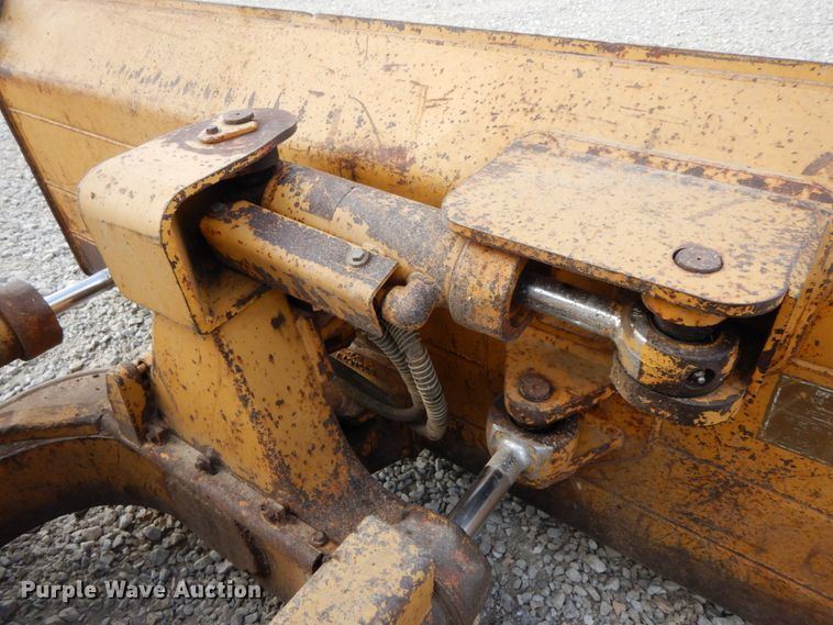 image for item IL9368 1993 Caterpillar D4C  Series II dozer