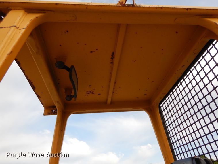 image for item IL9368 1993 Caterpillar D4C  Series II dozer