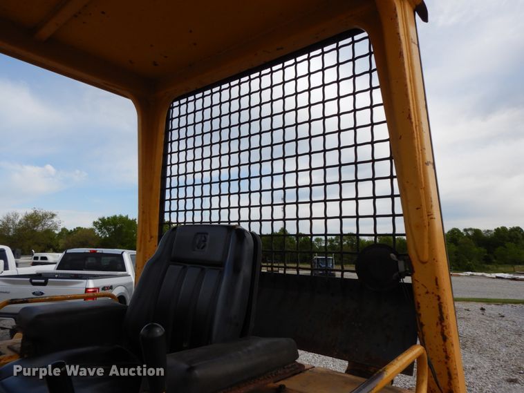 image for item IL9368 1993 Caterpillar D4C  Series II dozer