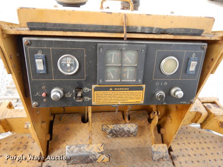 image for item IL9368 1993 Caterpillar D4C  Series II dozer