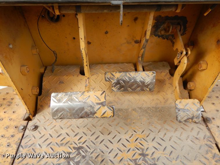 image for item IL9368 1993 Caterpillar D4C  Series II dozer