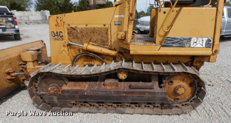 image for item IL9368 1993 Caterpillar D4C  Series II dozer
