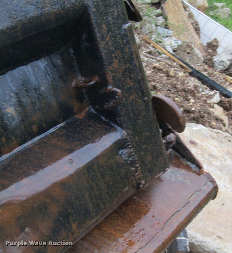 image for item IL9370 Heil  dump bed