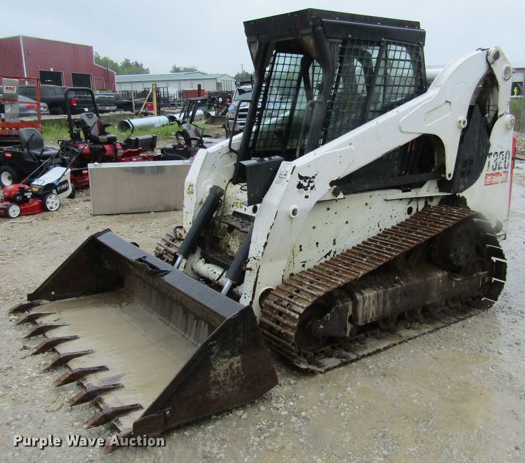 image for item IL9374 2011 Bobcat T320  tracked skid steer loader