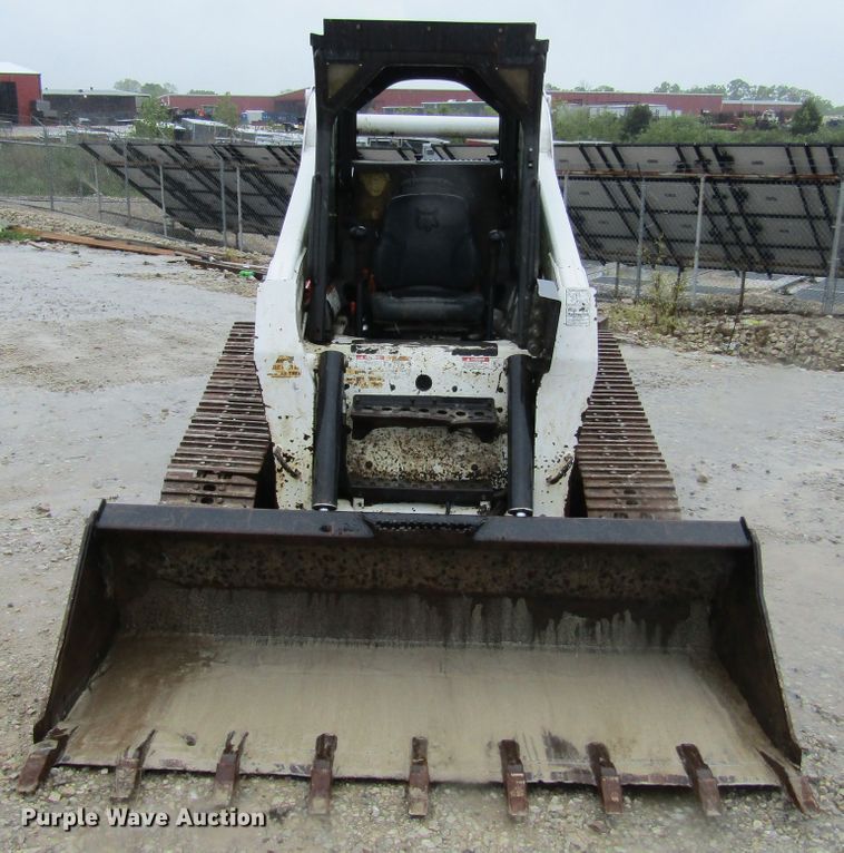 image for item IL9374 2011 Bobcat T320  tracked skid steer loader