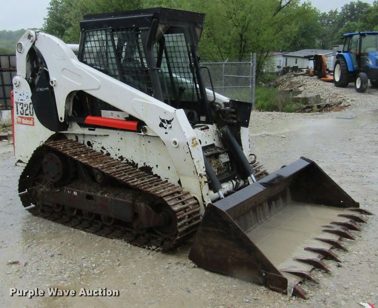 image for item IL9374 2011 Bobcat T320  tracked skid steer loader