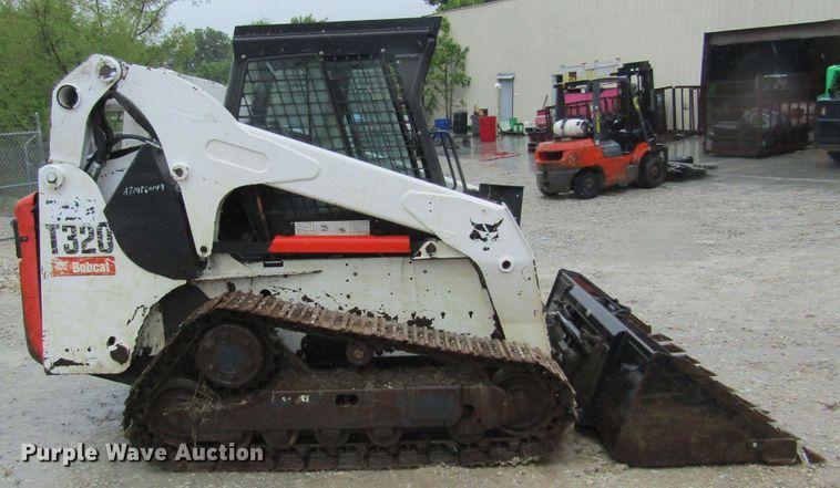 image for item IL9374 2011 Bobcat T320  tracked skid steer loader