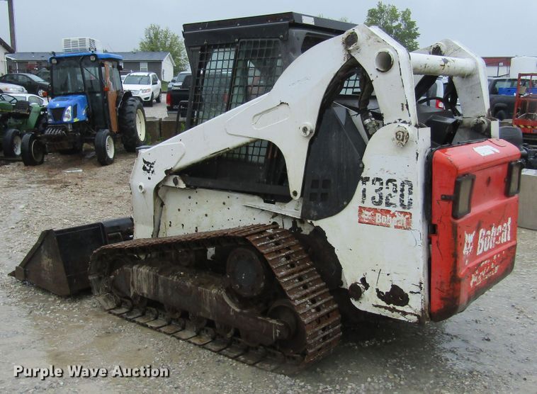 image for item IL9374 2011 Bobcat T320  tracked skid steer loader