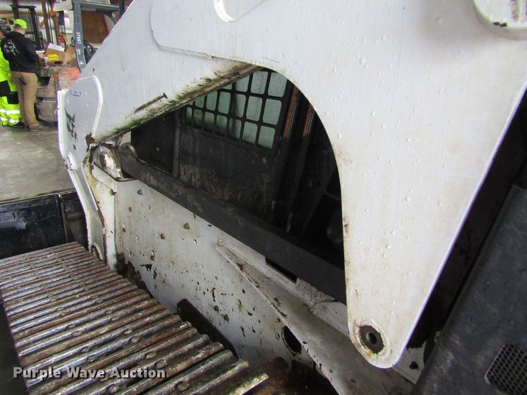 image for item IL9374 2011 Bobcat T320  tracked skid steer loader