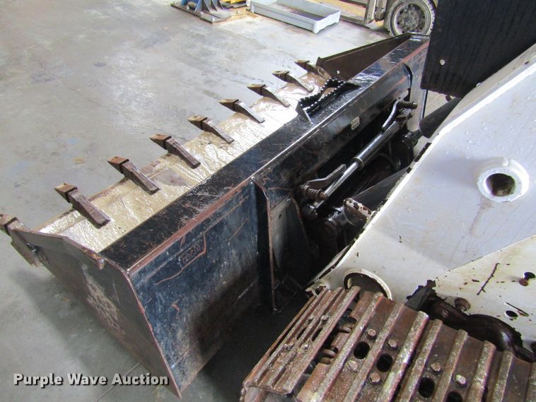image for item IL9374 2011 Bobcat T320  tracked skid steer loader