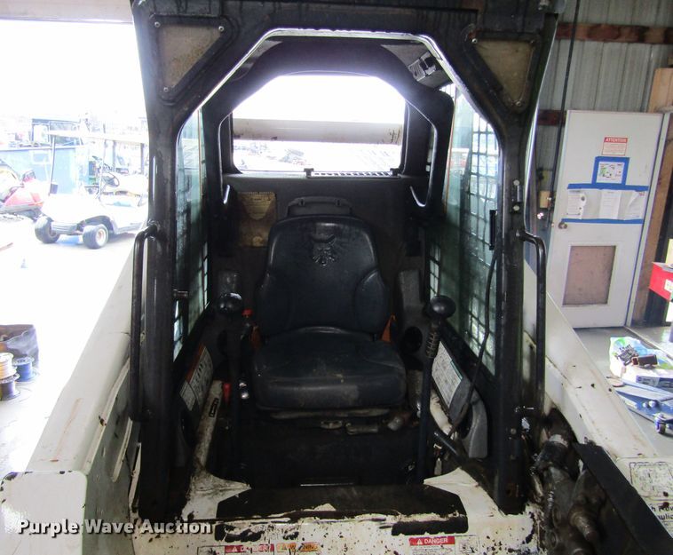 image for item IL9374 2011 Bobcat T320  tracked skid steer loader