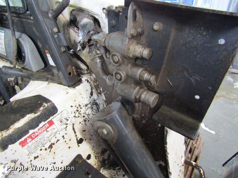 image for item IL9374 2011 Bobcat T320  tracked skid steer loader