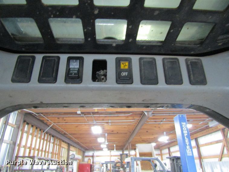 image for item IL9374 2011 Bobcat T320  tracked skid steer loader