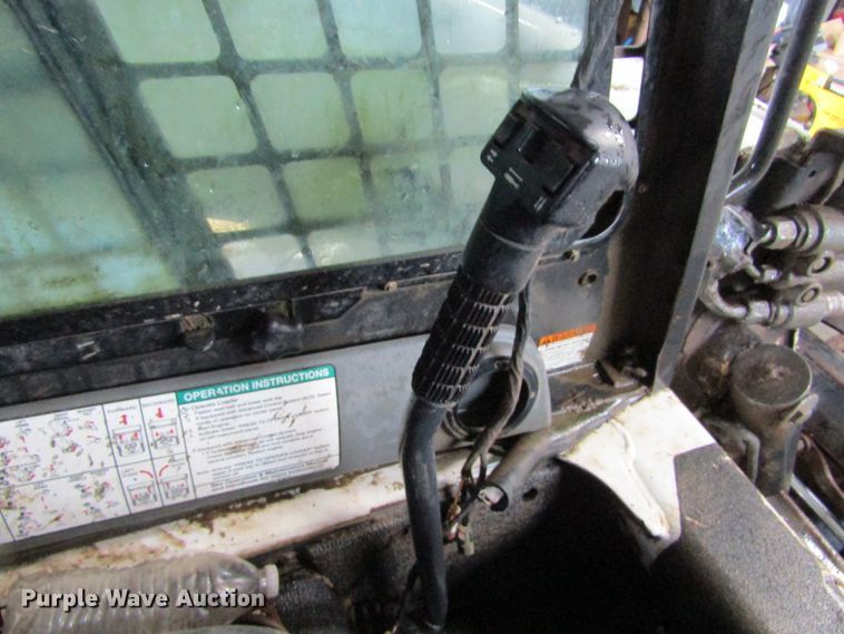 image for item IL9374 2011 Bobcat T320  tracked skid steer loader