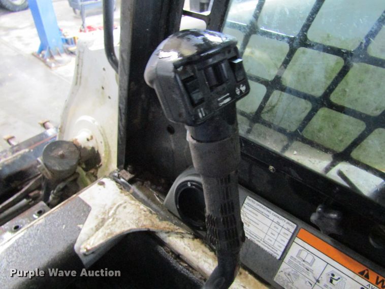 image for item IL9374 2011 Bobcat T320  tracked skid steer loader