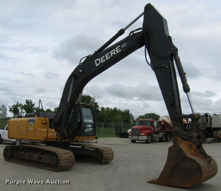 image for item IL9394 2011 John Deere 250G LC  excavator