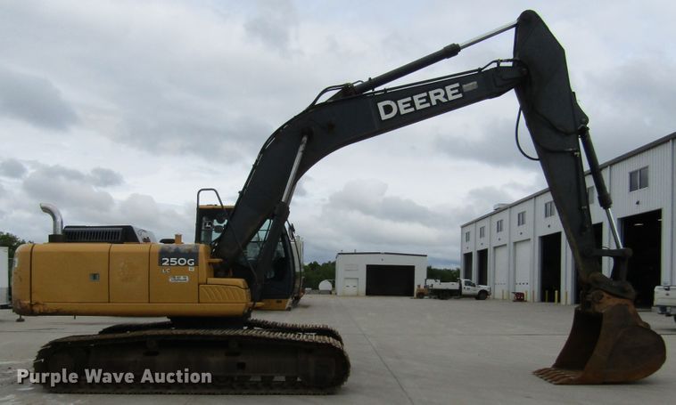 image for item IL9394 2011 John Deere 250G LC  excavator