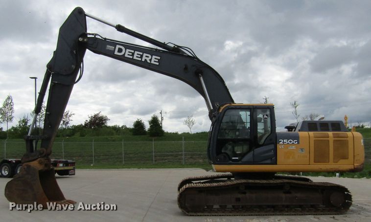 image for item IL9394 2011 John Deere 250G LC  excavator
