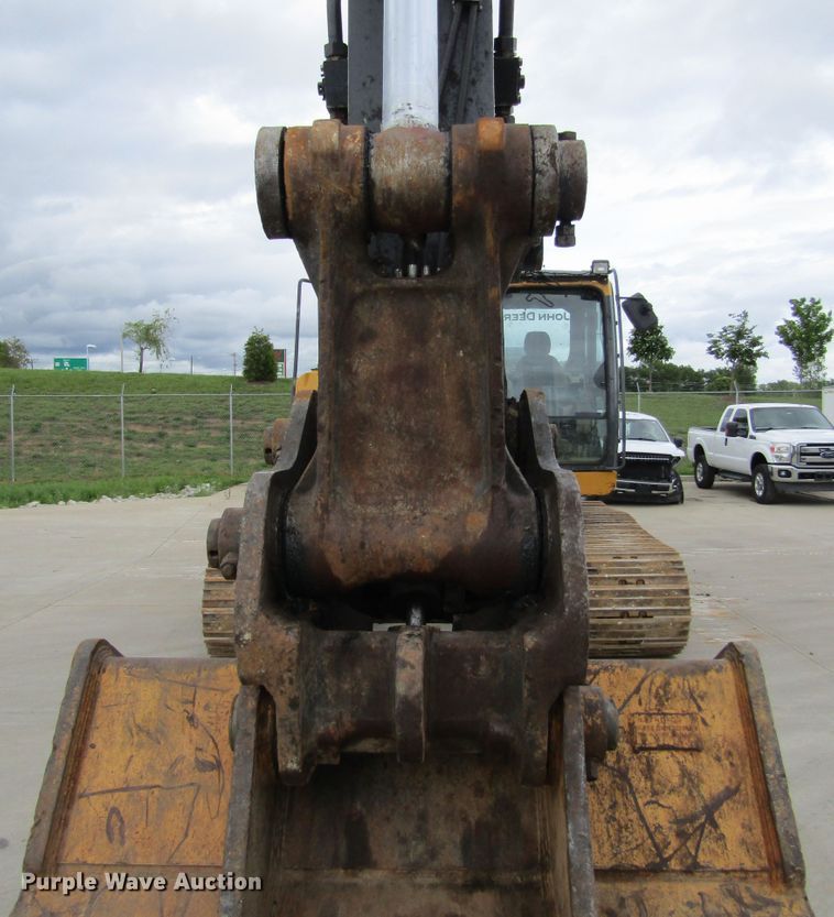 image for item IL9394 2011 John Deere 250G LC  excavator