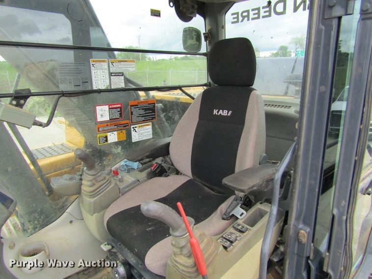 image for item IL9394 2011 John Deere 250G LC  excavator