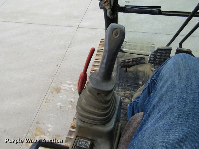 image for item IL9394 2011 John Deere 250G LC  excavator