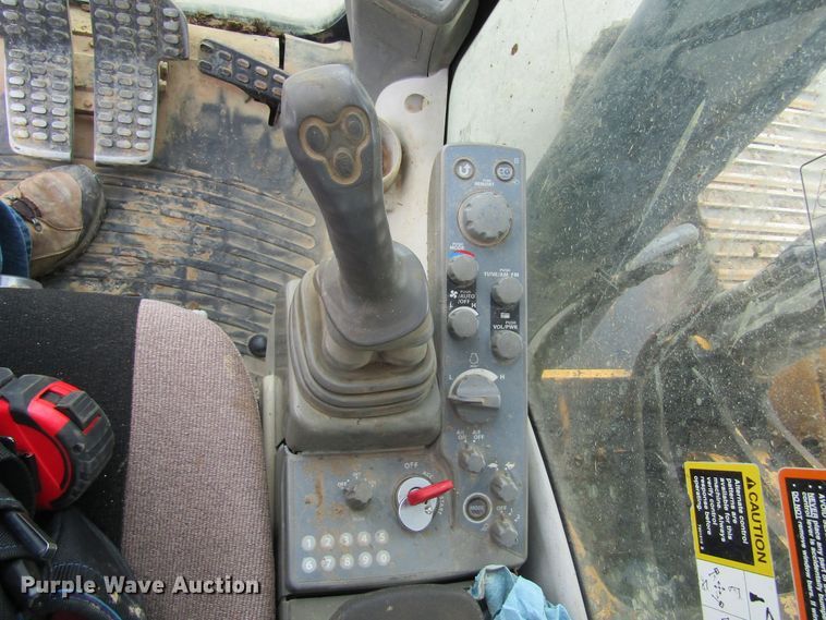 image for item IL9394 2011 John Deere 250G LC  excavator