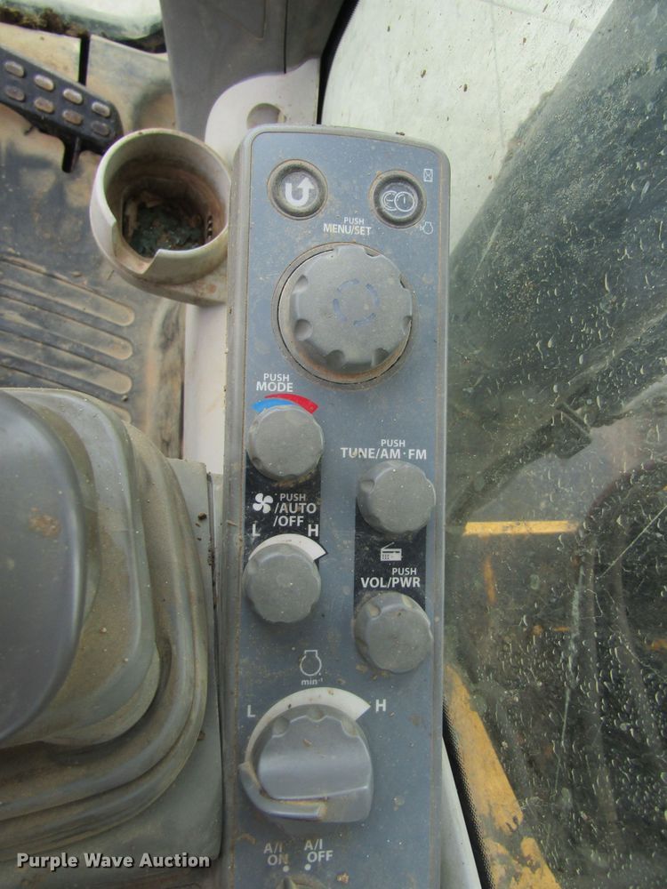 image for item IL9394 2011 John Deere 250G LC  excavator