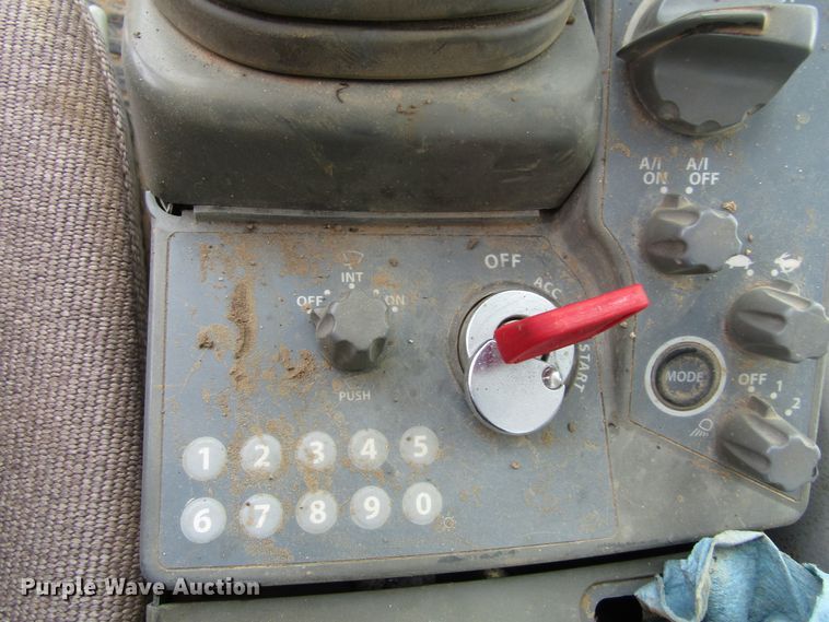 image for item IL9394 2011 John Deere 250G LC  excavator