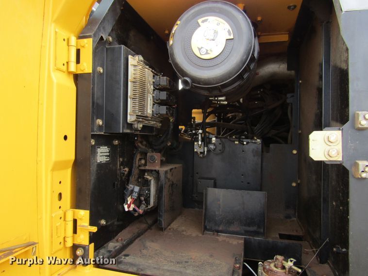 image for item IL9394 2011 John Deere 250G LC  excavator