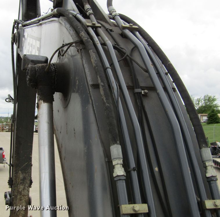 image for item IL9394 2011 John Deere 250G LC  excavator