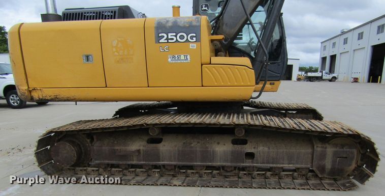 image for item IL9394 2011 John Deere 250G LC  excavator